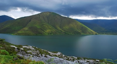 Di balik keindahan alam yang dimiliki, ternyata Danau ini memiliki mitos yang cukup mengerikan.