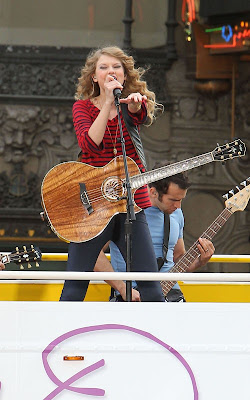 Taylor Swift Hairstyle Performanceclass=