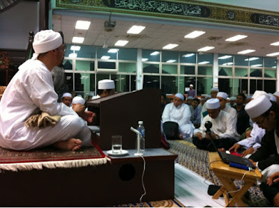 Syaikh AbdulKarim Yahya, giving his Tausiyah at Majlis Ta'lim Darul Murtadza, Ku