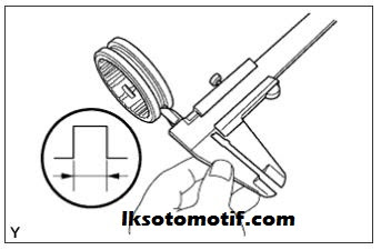 pemeriksaan lebar alur hub sleeve.