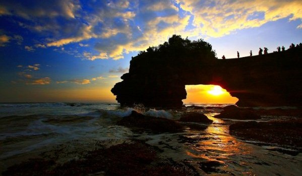 Senggigi Beach in Lombok worldstories-edi.blogspot.com