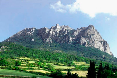 montaña donde hay ovnis y extraterrestres en francia