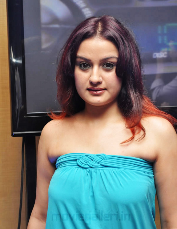 sonia agarwal latest stills sonia agarwal latest photos sonia agarwal hot 