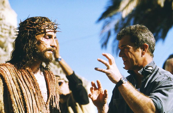Jesús de Nazaret y Mel Gibson conversando durante el rodaje de la película La Pasión de Cristo en el 2004 | Ximinia