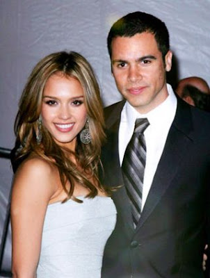 Jessica Alba and fiance Cash Warren went to the Beverly Hills courthouse 