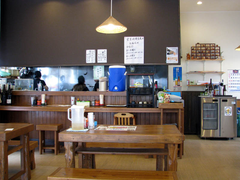 さんさんそば・店内