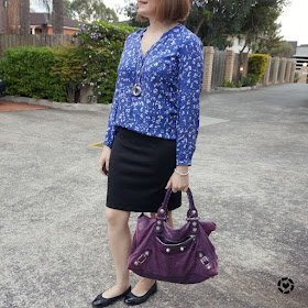 awayfromtheblue Instagram | printed blouse black pencil skirt autumn office style
