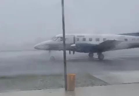 Vídeo mostra tempestade em aeroporto minutos antes de avião cair no AM