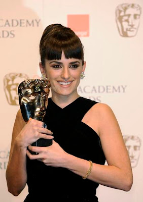 Spain's Penelope Cruz poses with the award for Best Supporting Actress 