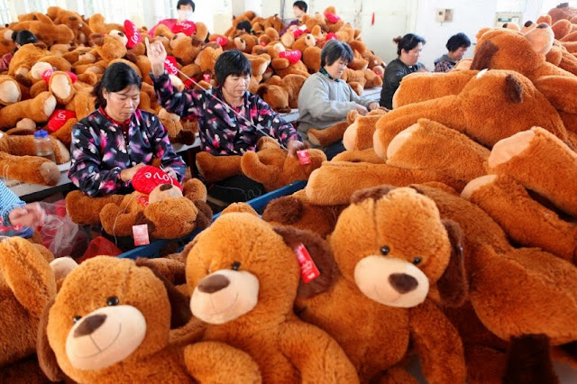 Production of Teddy-Bears in China/Xinhua