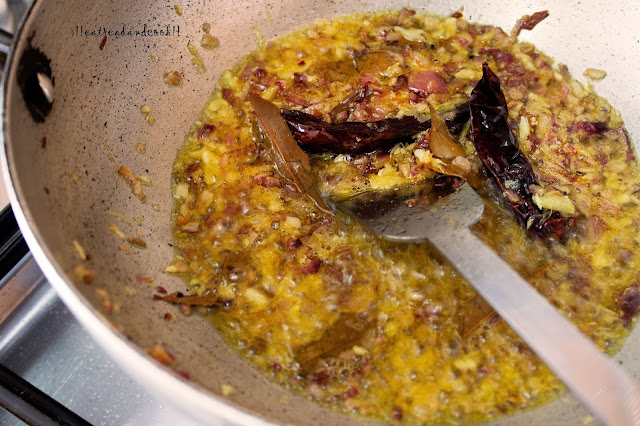 how to make Posto Murgi recipe and preparation / Bengali Chicken with Poppy Seeds Paste Curry recipe and preparation with step by step pictures