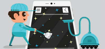 Señor limpiando un Android