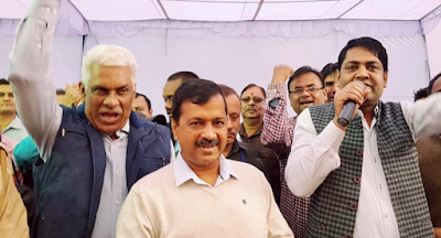 AAP Trade Wing convener Brijesh Goyal with Arvind Kejriwal 