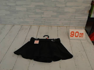 中古品　子供服　９０ｃｍ　ブラック　スカート　２２０円
