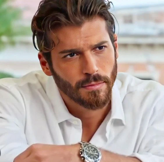 Can Yaman is heavily involved in the final shooting of "Viola come il mare." The actor has shared two stories on Instagram that anticipate what the new season will be like.