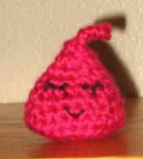 PATRON GRATIS BESO AMIGURUMI 718