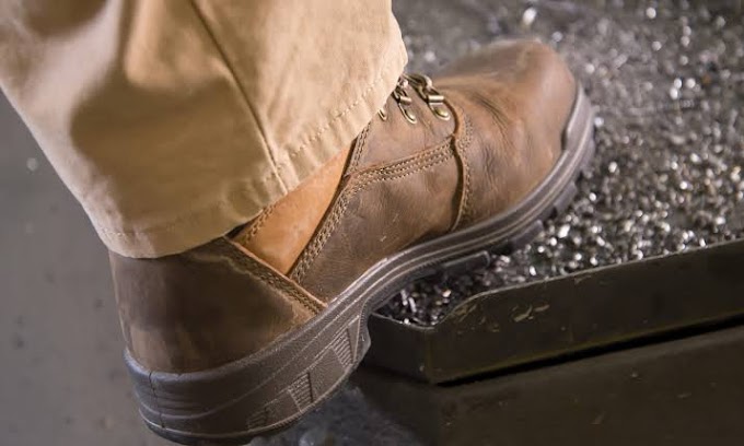 Should I Wear Safety Shoes at Work?