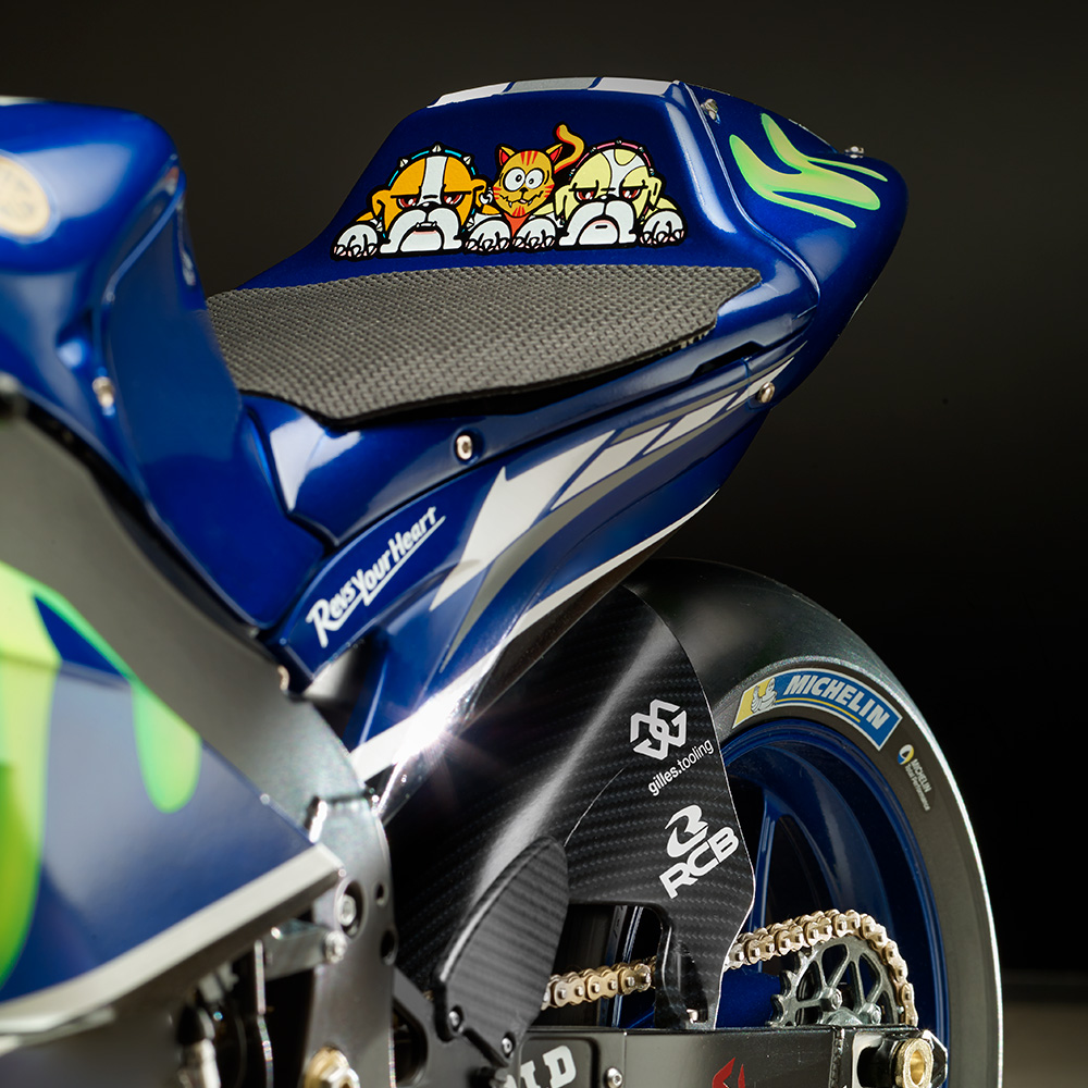 construye la yamaha yzr-m1 de valentino rossi 1:4 altaya españa