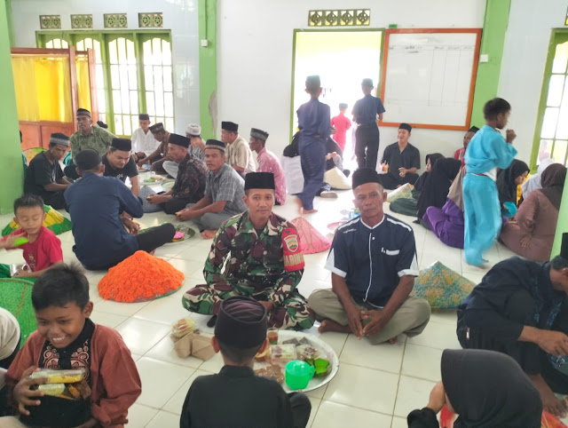 Sambut Ramadhan 1446 H, Babinsa Junaidi Silaturahmi dengan Pemerintah Desa Marok Tua dan Masyarakat