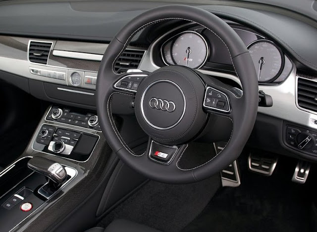 Audi S8 2013 inside