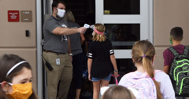 Gli studenti in Florida saranno "rieducati" se sorpresi a non indossare una maschera