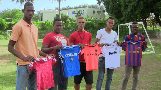 Equpo de fútbol Atlético San Cristóbal  dona uniformes