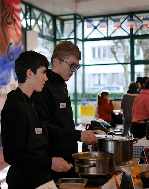 Fête de la soupe à La Gacilly, Lycée La Mennais de Ploermel à l'ouvrage