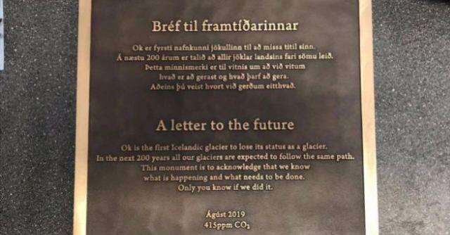 আইসল্যান্ডে ৭০০ বছরের পুরোনো হিমবাহের মৃত্যুতে শোক জানিয়ে ফলক স্থাপন