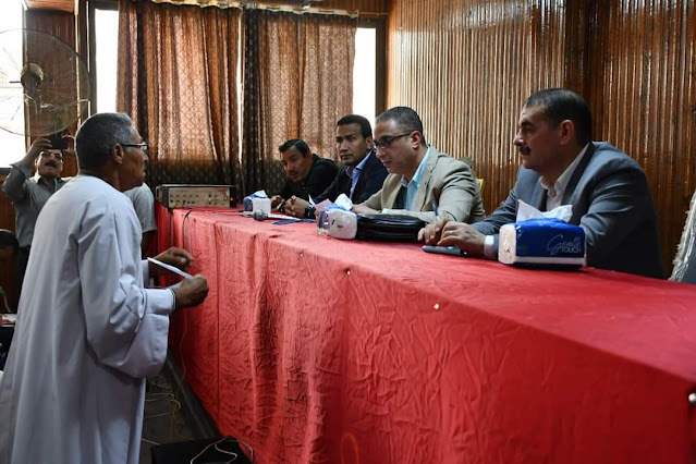 محافظ الفيوم يلتقي مواطني طامية لتلقى شكواهم وتلبية مطالبهم .. ويحيل رئيس الوحدة المحلية بالروضة للتحقيق لتدنى حالة النظافة بالقرية