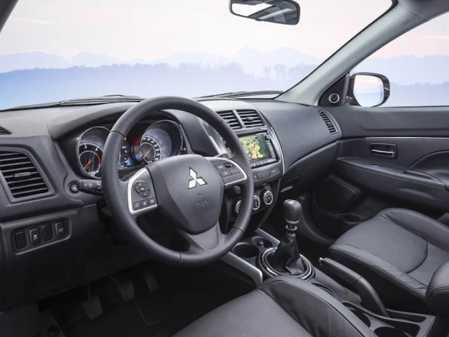 2013 Mitsubishi ASX - interior