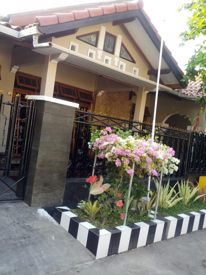 Dikontrakkan Rumah Asri Wisma  Menanggal Surabaya Selatan 