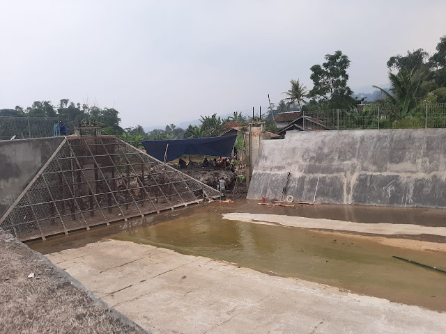 Bendungan PLTM Di Desa Cibanteng Jebol, Dua Rumah Dan Puluhan Hektar Sawah Rusak