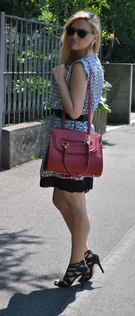 outfit borsa rossa come abbinare la borsa rossa abbinamenti borsa rossa borsa bauletto come abbinare la borsa bauletto mariafelicia magno fashion blogger blog di moda italiani blogger italiane di moda fashion blog italiani red bag how to wear red bag red bag outfit