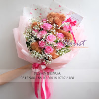 bunga valentine, buket bunga dan cokelat, handbouquet rose pink, buket bunga ferrero rocher, buket bunga mawar, bunga mawar valentine, handbouquet mawar, bunga mawar 100tangkai, buket rose, toko bunga, florist jakarta, kado valentine, toko bunga jakarta barat