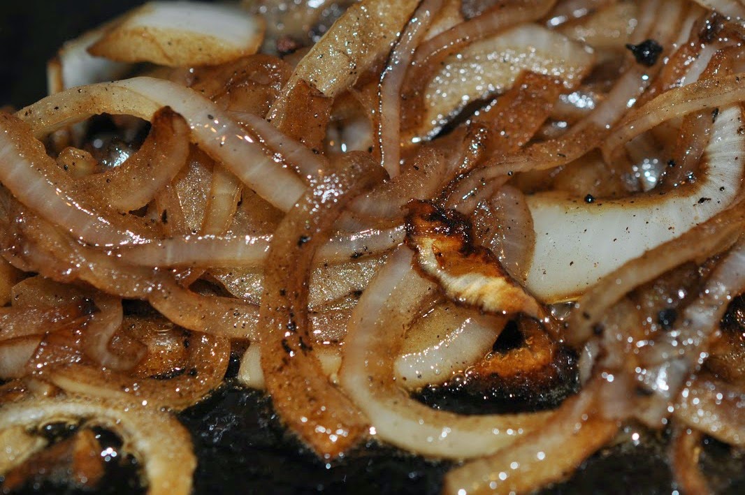 RIMA DANIA: Resepi Burger Caramelized Onion with Button 