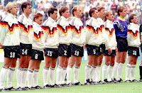 SELECCIÓN DE LA REPÚBLICA FEDERAL DE ALEMANIA - Temporada 1989-90 - Klinsmann, Berthold, Häßler, Uwe Bein, Reuter, Pflugler, Augenthaler, Buchwald, Völler, Illgner y Lothar Matthäus - COLOMBIA 1 (Fredy Rincón), REPÚBLICA FEDERAL ALEMANIA 1 (Littbarsky) - 19/06/1990 - Mundial de Italia 1990, fase de grupos - Milán, estadio Giuseppe Meazza