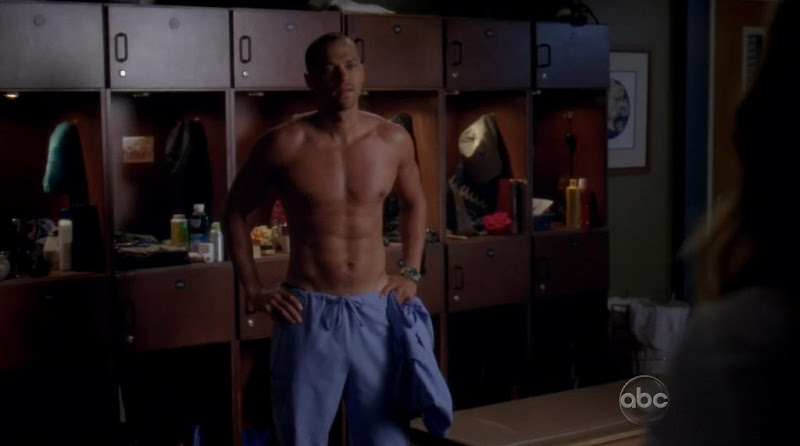 Jesse Williams shirtless on Greys Anatomy s7e04