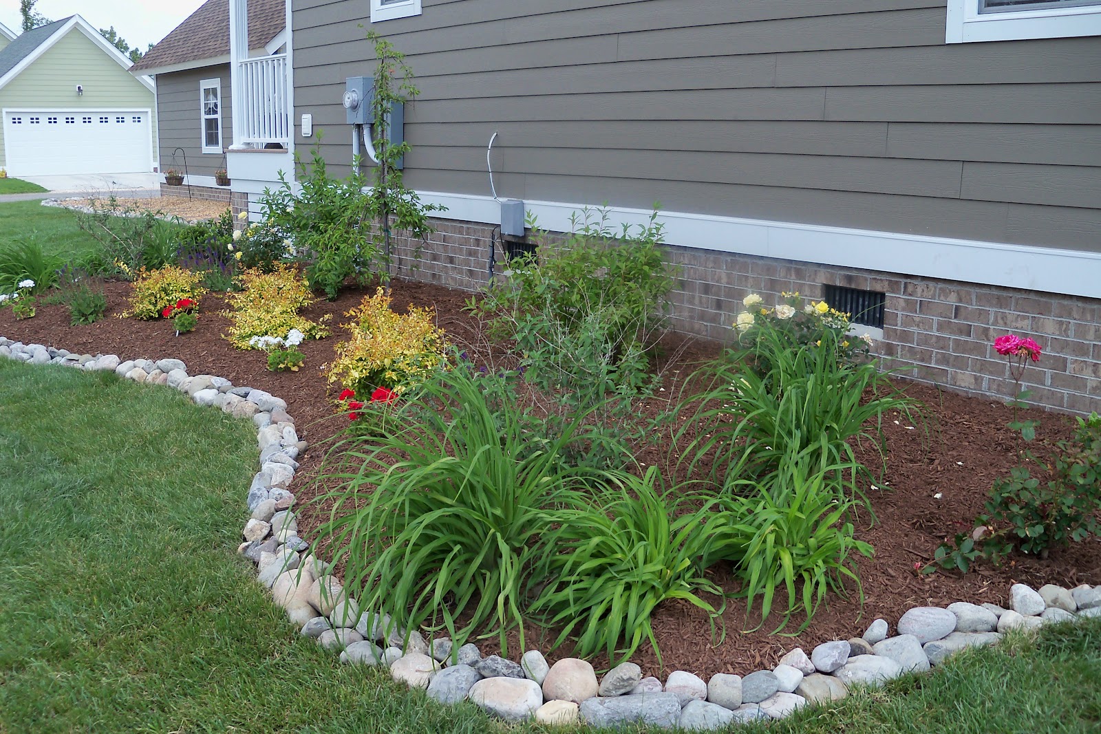 Mix and match stone shapes and colors for a natural edge. Positioned ...