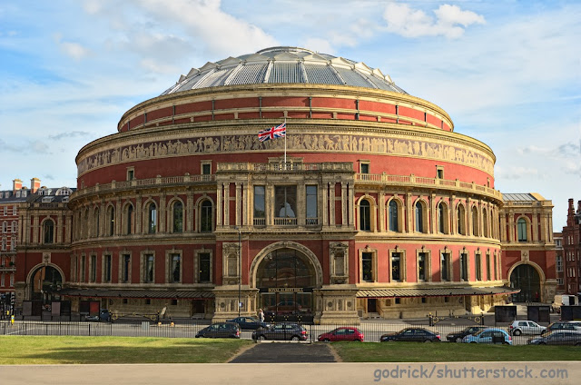 foto da fachada avermelhada do Royal Albert Hall