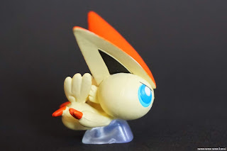 ポケモンクリッピングフィギュアのビクティニ 右側面