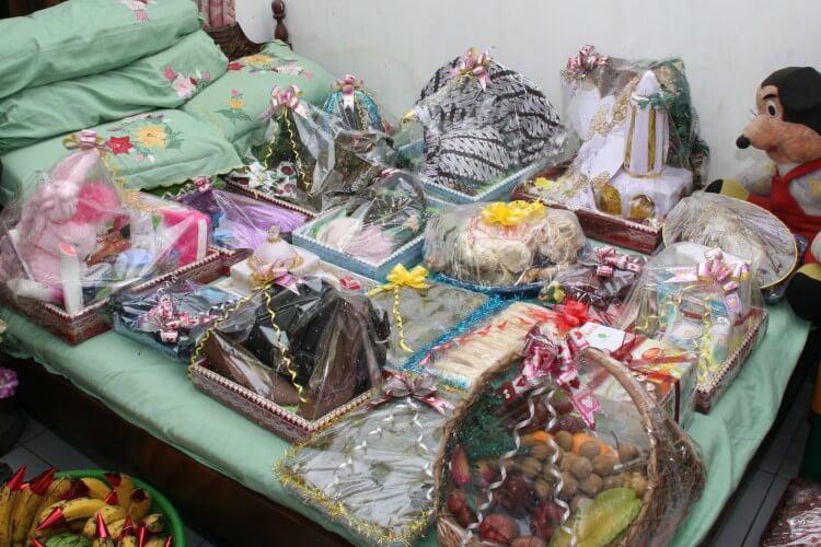 10 Isi Hantaran Pernikahan yang Unik dan Berkesan WAJIB BACA