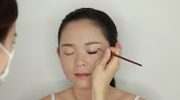 Asian Hooded Eyelids Makeup - Apply buzz color for double eyelid lines to add brightness.