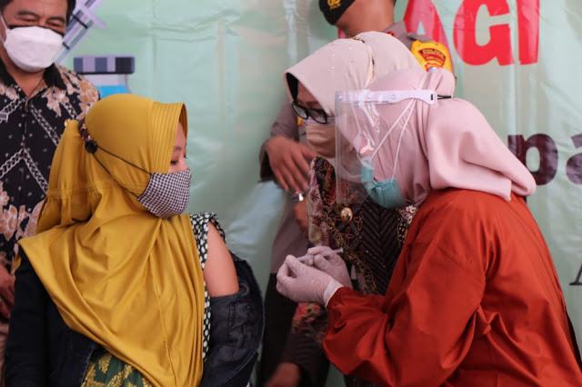 Munjidah Wahab Canangkan Vaksinasi Covid-19 Bagi Ibu Hamil di Kabupaten Jombang.lelemuku.com.jpg