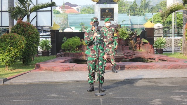 Dandim 0410/KBL Kolonel Inf Romas Herlandes Pimpin Apel Pengecekan Personelnya