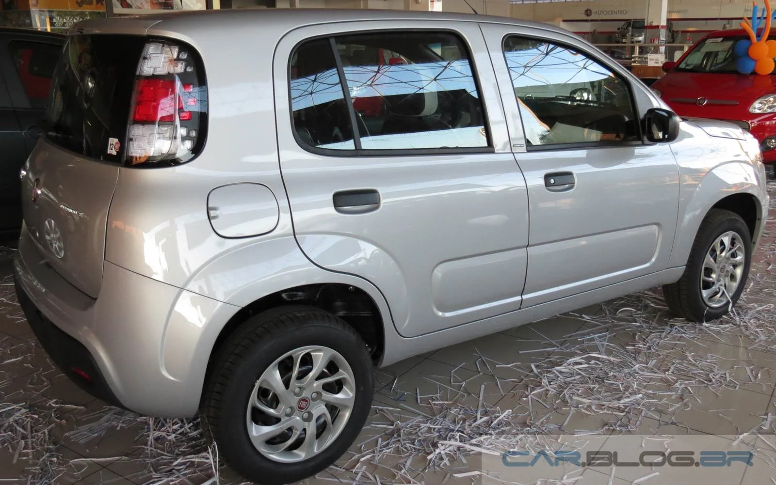 Novo Fiat Uno Attractive 1.0 2015