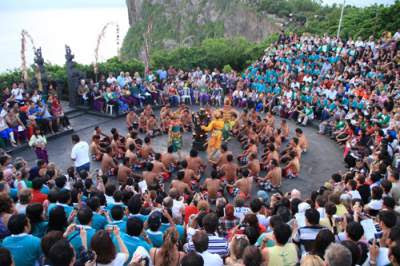 Tari-Kecak-Uluwatu-Bali