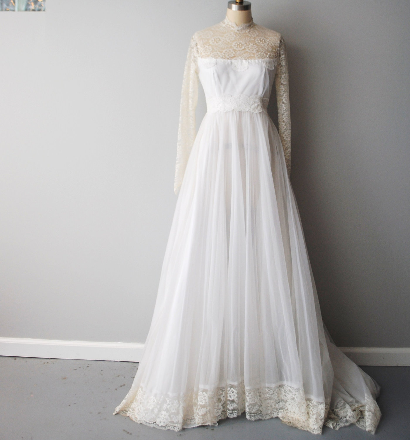 Jolie cette robe de mariÃ©e vintage trouvÃ©e dans la boutique d ...