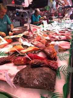 生ハムと生魚の食べ歩きマーケット〜ボケリア市場/La Boqueria〜