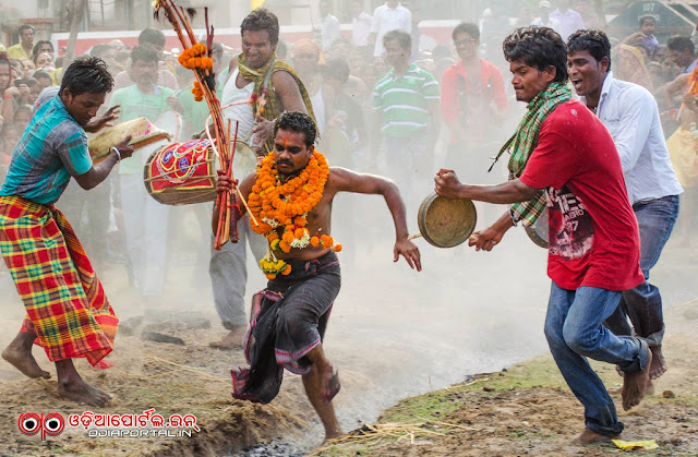 How We Celebrate Maha Bishuba Sankranti (Pana Sankranti) in Odisha — Read Significance in Odia, Hanuman Jayanti in odisha, theki basa sankranti, basundhara theki, gallery, photos, Jhamu Yatra, Hingula Yatra (Patua Yatra), Danda Yatra, odia new year, odisha happy new year, 