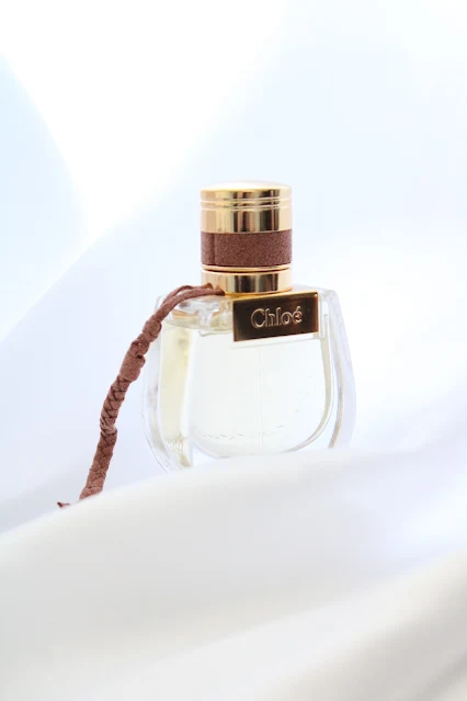 chloé nomade jasmin naturel avis, chloé nomade jasmin naturel intense, nomade jasmin naturel intense, chloé nomade jasmin, parfum chloé nomade, parfum chloé nomade jasmin naturel, chloé parfum, nouveau parfum femme 2023, meilleur parfum au jasmin, meilleur parfum femme pour l'été, blog parfums